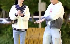 大叔和小姐姐谁跳的好听,谁跳得更好听？