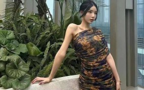 网红 百科网红美女Reiko黑丝、高跟、包臀裙极品身材太顶了