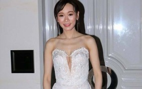 12岁甜馨发新歌！贾乃亮李幼璐齐发声背后到底让人泪目！，揭秘文娱圈湮没原则：从合晓彤到潜原则顶流私生存荫蔽的奥秘与到底！（贵州自行车赛选手边骑边幼便遭直播圈拙荆士：行径常见但导播业余）