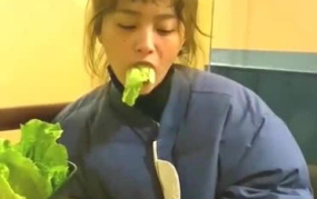 大拇指小姐姐是谁唱的,揭秘歌曲背后的魅力歌手